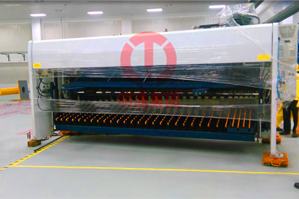 大型數控折彎機吊裝卸車移位綜合服務