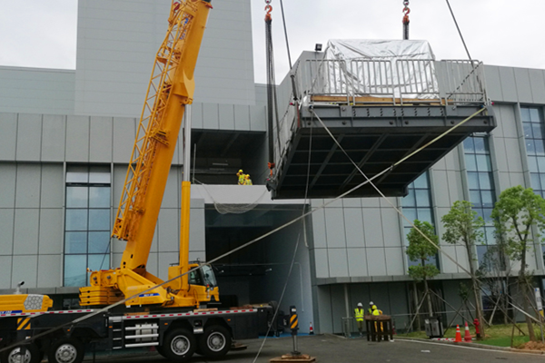廈門天馬微電子精密設備吊裝搬入服務1 廈門天馬微電子精密設備吊裝搬入服務1