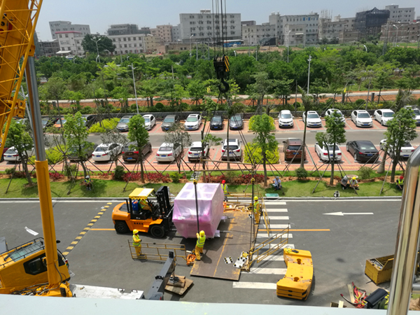 廈門天馬微電子精密設備吊裝搬入服務 廈門天馬微電子精密設備吊裝搬入服務