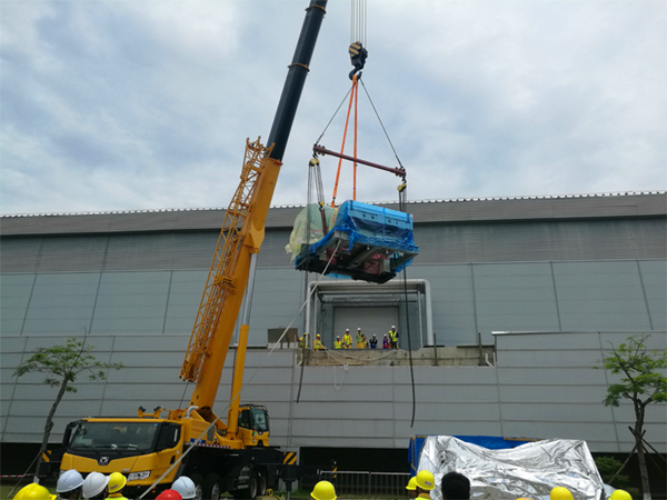 廈門天馬微電子精密設備吊裝搬入服務2 廈門天馬微電子精密設備吊裝搬入服務2